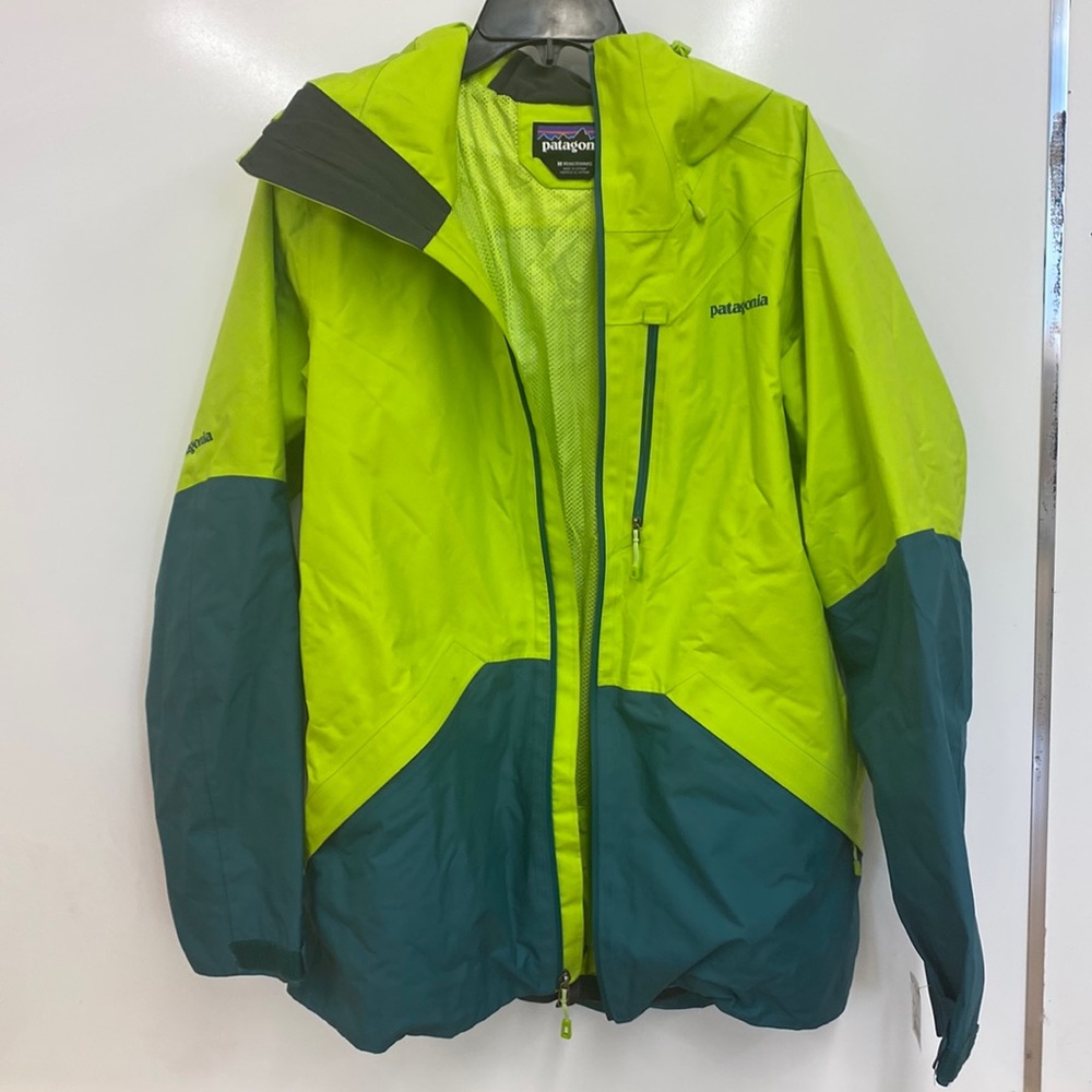 Like new - Patagonia jacket size medium